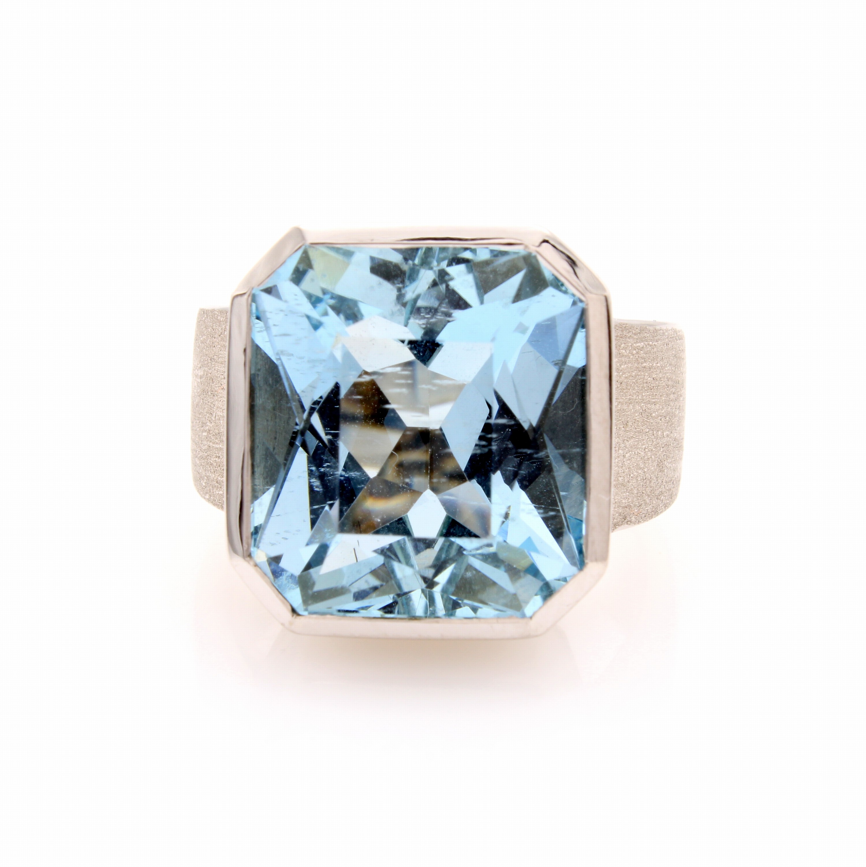 Image 27144150 - Ring mit Aquamarin, WG 585/000, z.T. matt., 8-eckiger Aquam. ca. 12.34 ct, RW ca. 57 ...