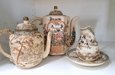 27144100a - Zwei Kannen und ein Milchkännchen, Untertasse, Satsuma, Japan, Ende 19. Jh., ...