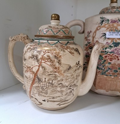 27144100c - Zwei Kannen und ein Milchkännchen, Untertasse, Satsuma, Japan, Ende 19. Jh., ...