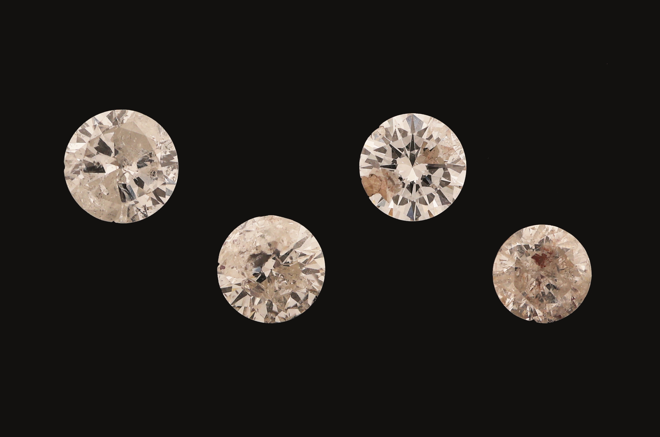 Image 27144220 - Lot 4 lose Brillanten zus. ca. 1.37 ct Weiß/p,D. ca. 4.00, 4.3, 4.6 und 4.9 mm, (1 x an ...