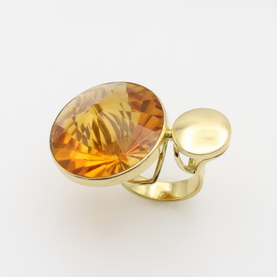 27144663a - Ring mit Citrin, GG 750/000, Citrin nach oben spitz zulaufend ca. 62.7 ct, runde ...