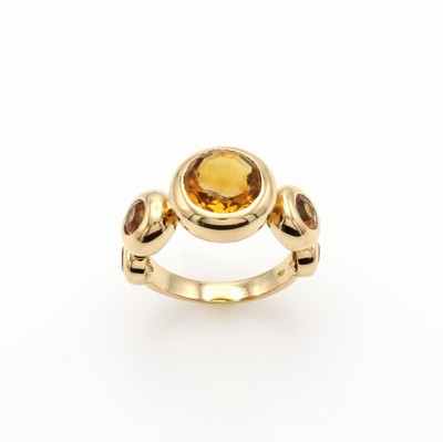 27144676a - Ring mit Citrinen, RoséG 750/000, 5 Citrine im Verlauf zus. ca. 4 ct, breite, glatte ...