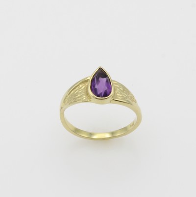 27144815a - Ring mit Amethyst, GG 585/000, tropfenf. Amethyst in glatter Fassung, Ringschultern ...