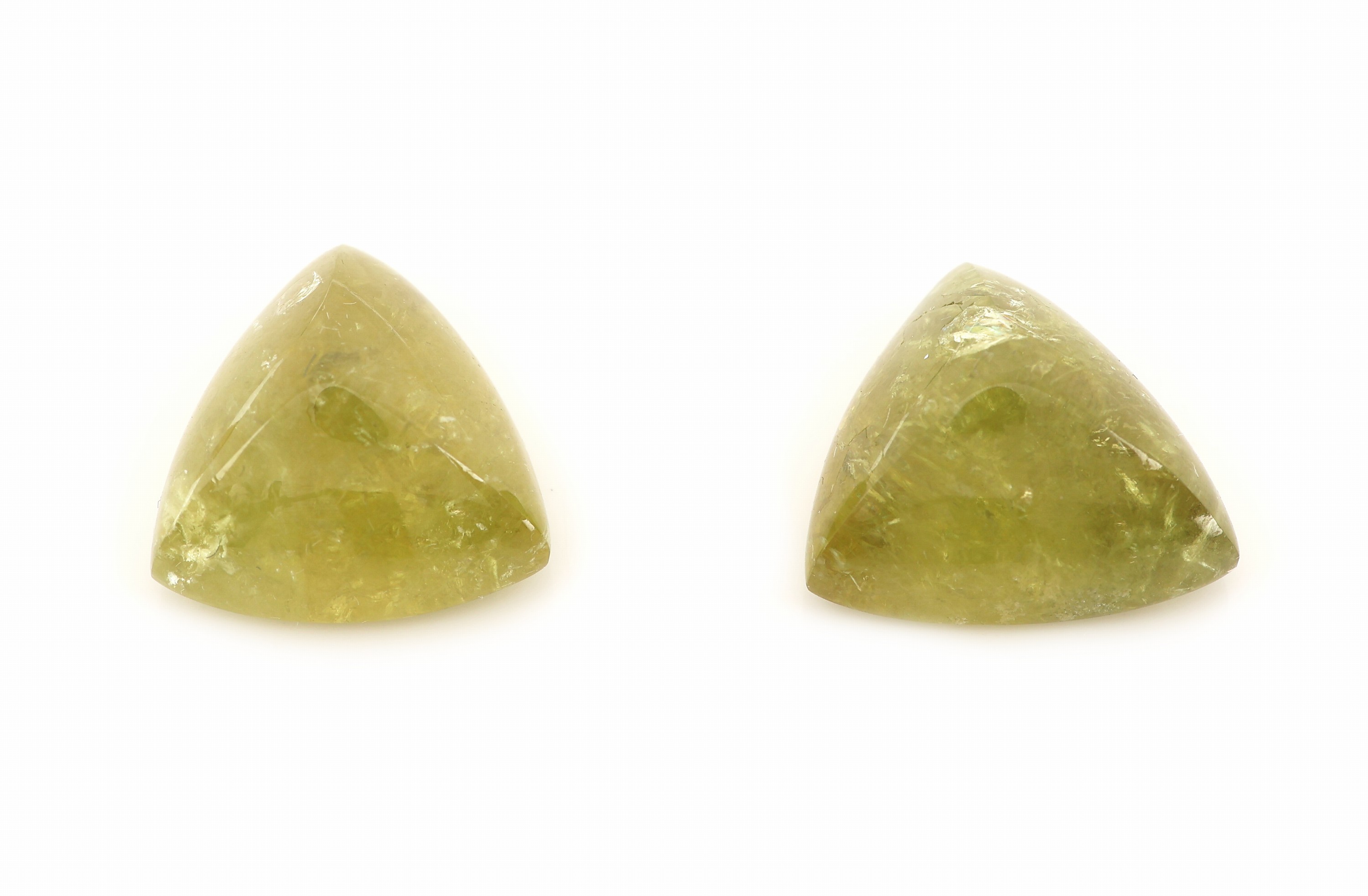 Image 27144935 - Lot 2 lose Mali-Granate, zus. ca. 34.13 ct, erhaben geschliffene Triangeln Schätzpreis: ...