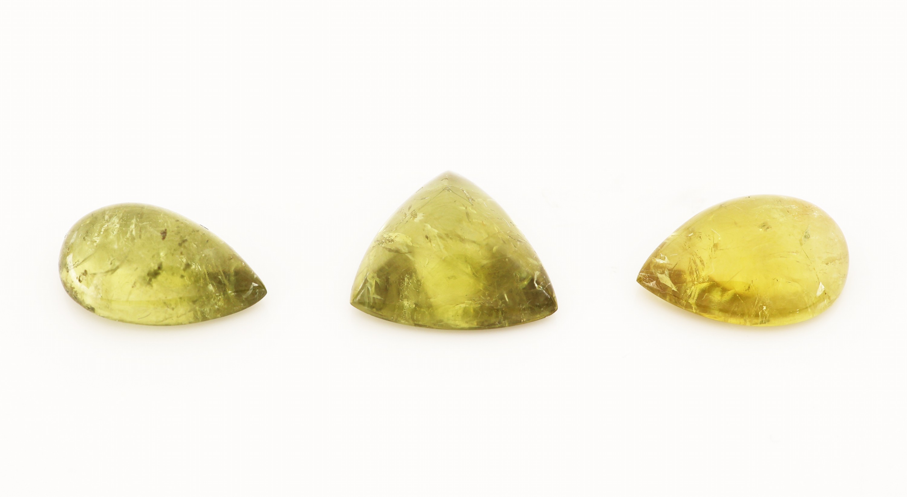Image 27144936 - Lot 3 lose Mali-Granate, zus. ca. 15.86 ct, 2 x Tropfen, 1 x Triangel Schätzpreis: 600, ...
