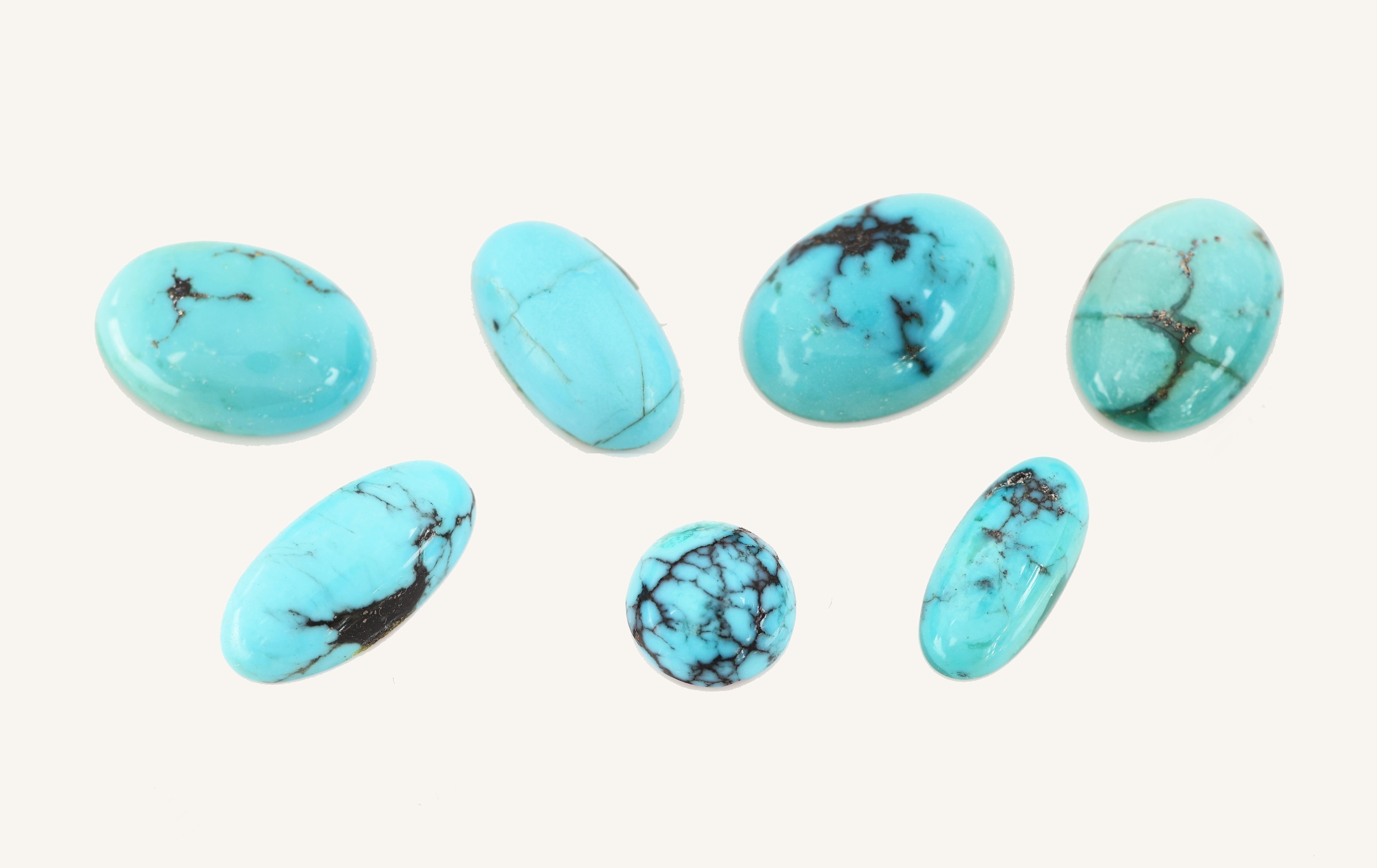 Image 27144938 - Lot 7 lose Türkise, zus. ca. 32.59 ct, 6 x oval 1 x rund, Cabochons Schätzpreis: 680, - ...