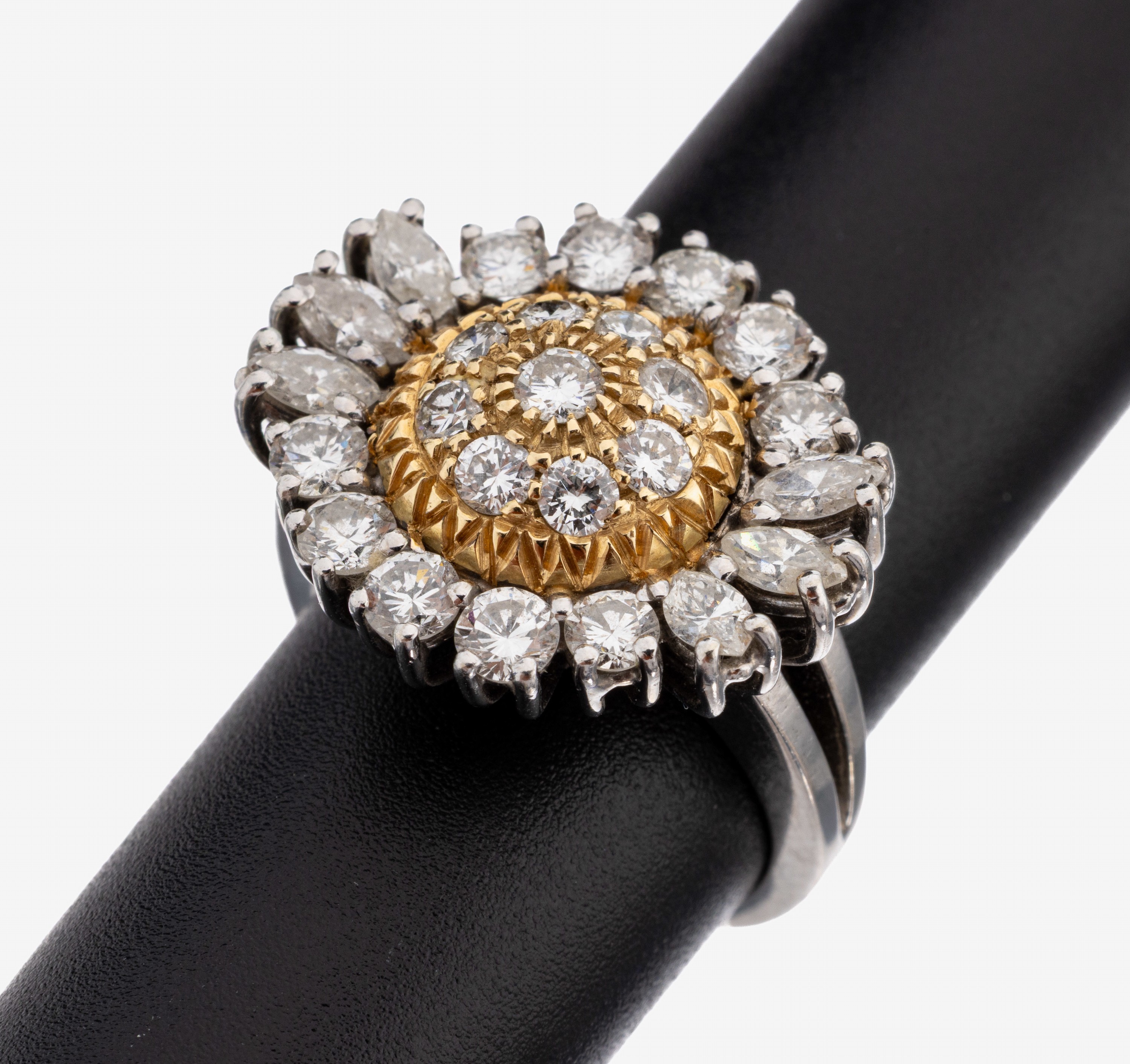 Image 27144996 - 14 kt Gold Diamant-Ring, GG/WG 585/000, ungewöhnliches Design, 19 Brillanten und 6 ...