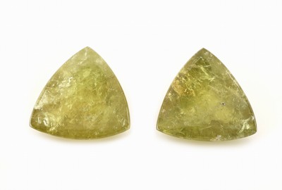 27144935a - Lot 2 lose Mali-Granate, zus. ca. 34.13 ct, erhaben geschliffene Triangeln Schätzpreis: ...
