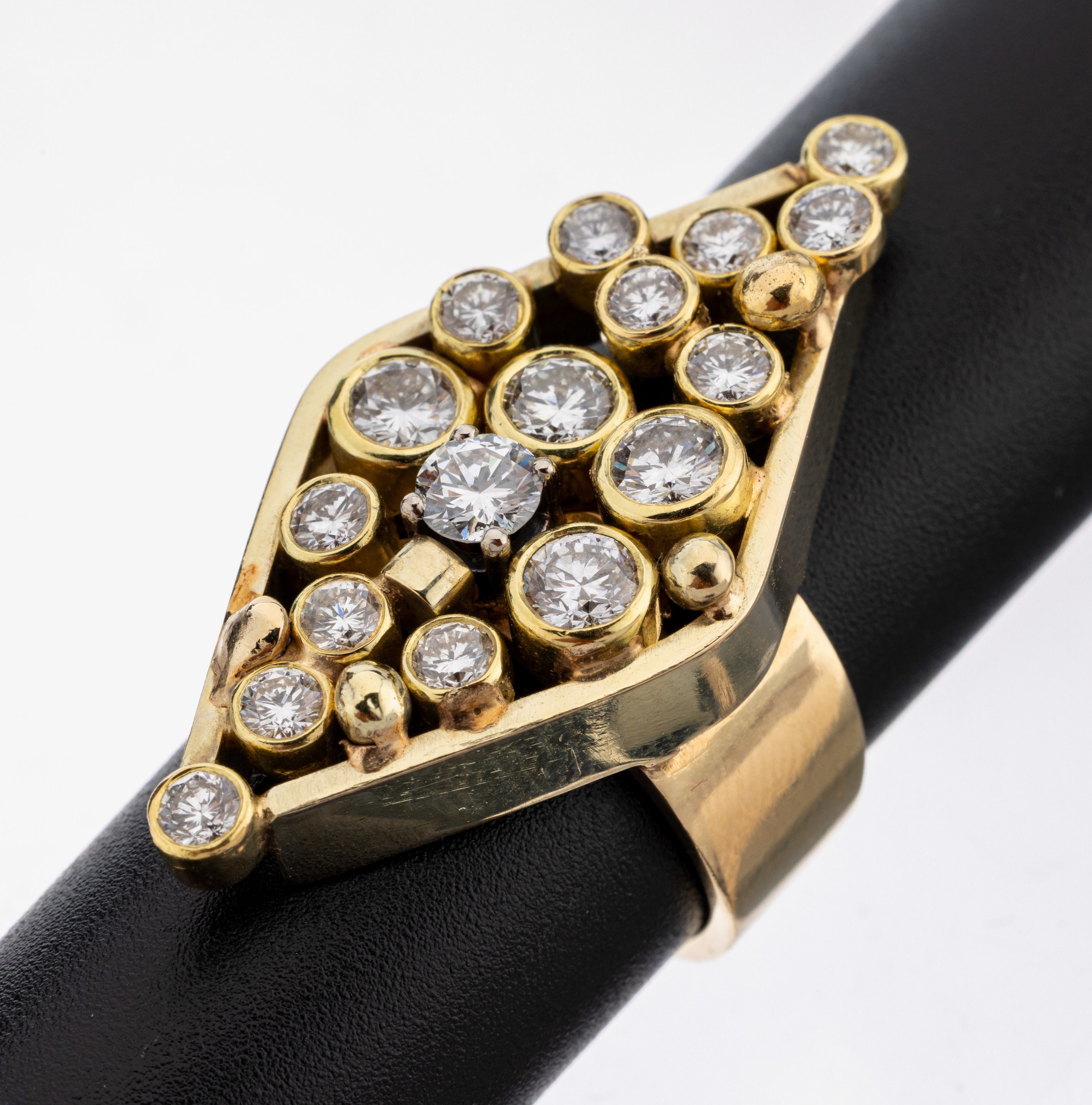 Image 27145011 - 14 kt Gold Brillant-Ring, GG 585/000, navettef. Ringkopf, 17 einzeln gefasste ...
