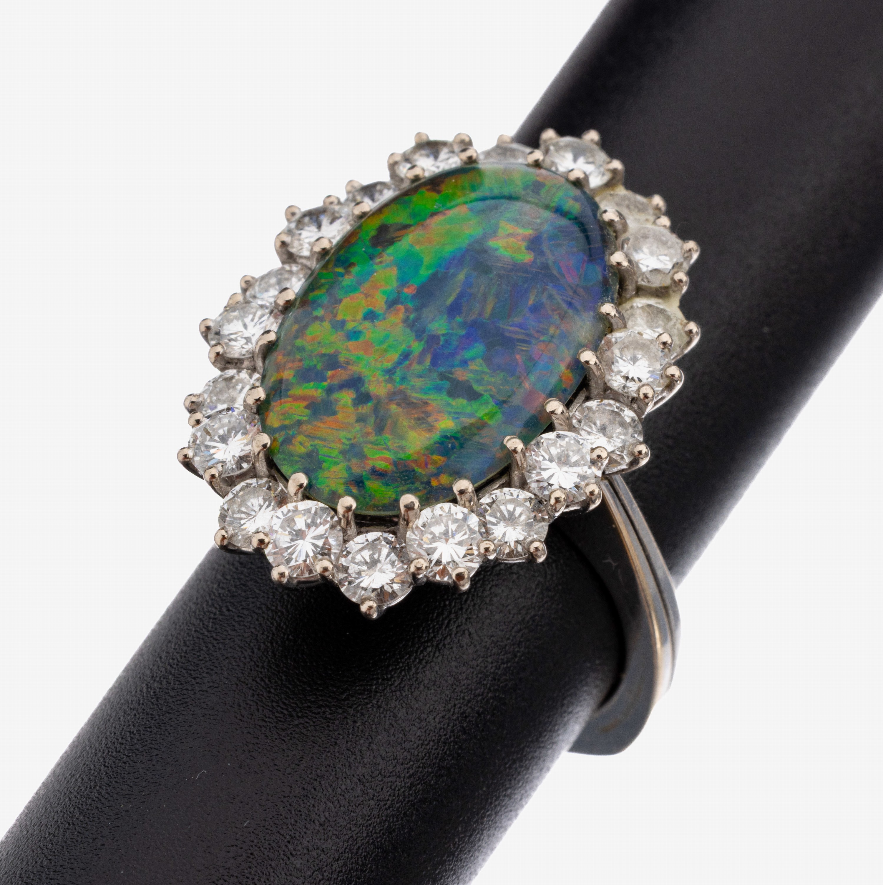 Image 27145023 - 18 kt Gold Opal-Brillant-Ring, 1970er Jahre, WG 750/000, mittig ovale Opal-Triplette, ...
