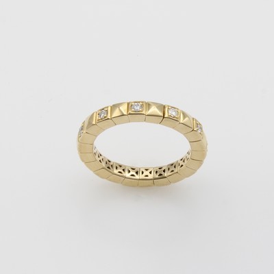 27145345a - Ring mit Brillanten, GG 585/000, carréef. Elemente z.T. bes. m. Brill. zus. ca. 0.20 ct ...