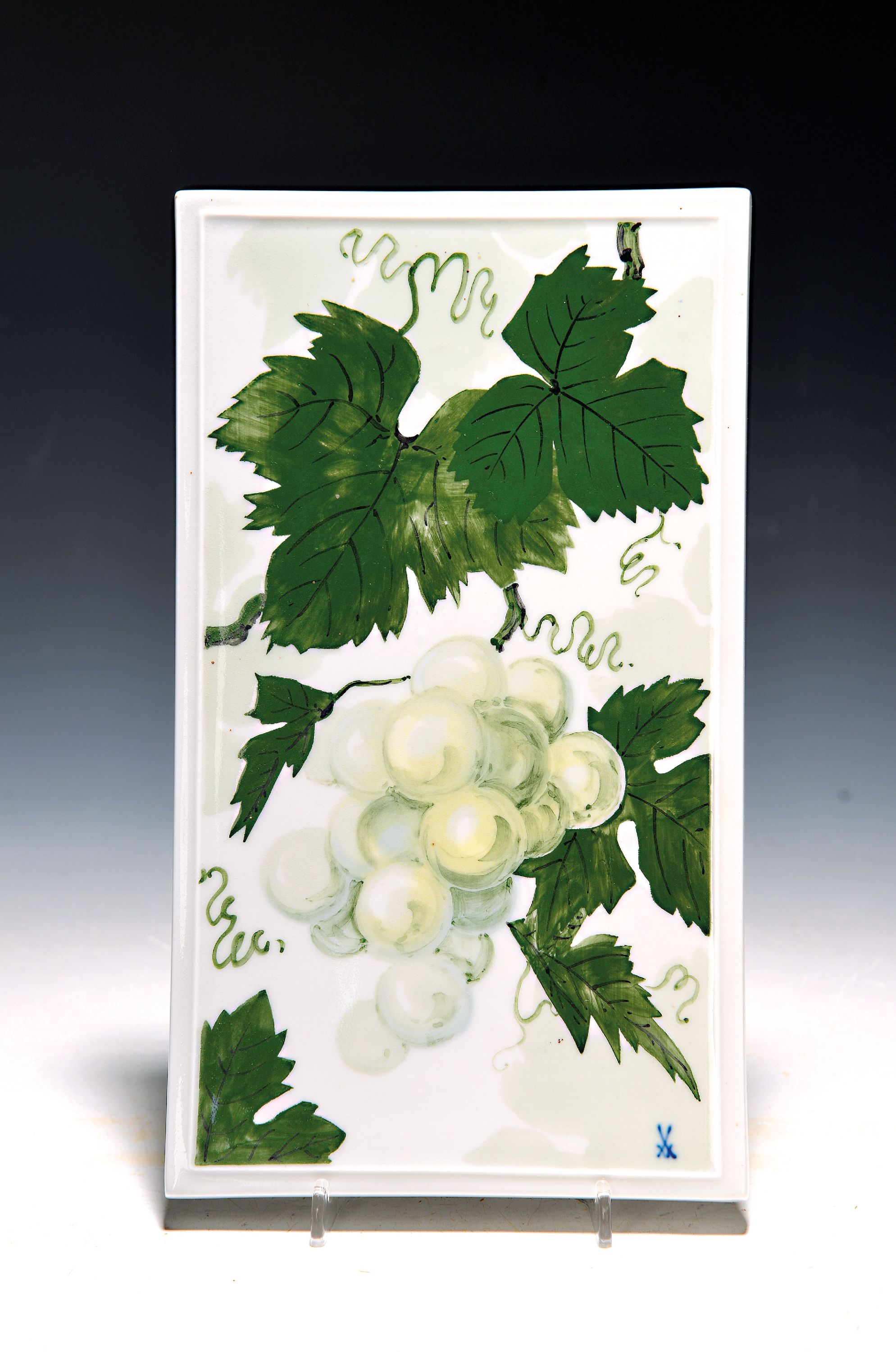 Image 27145413 - Porzellan-Bildplatte grünes Weinlaub, Meissen, 1950-70er-Jahre, Porzellan, bemalt mit ...