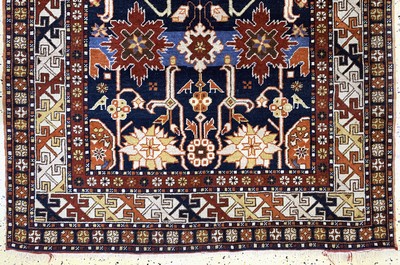 27145605c - Kazak, Azerbaijan, Mitte 20.Jhd, Wolle auf Wolle, ca. 214 x 122 cm, EHZ: 2 ...