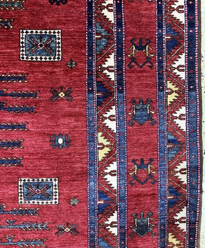 27145606d - Kazak-Motiv, Pakistan, Ende 20.Jhd, Wolle auf Wolle, ca. 320 x 235 cm, EHZ:(nahezu ...