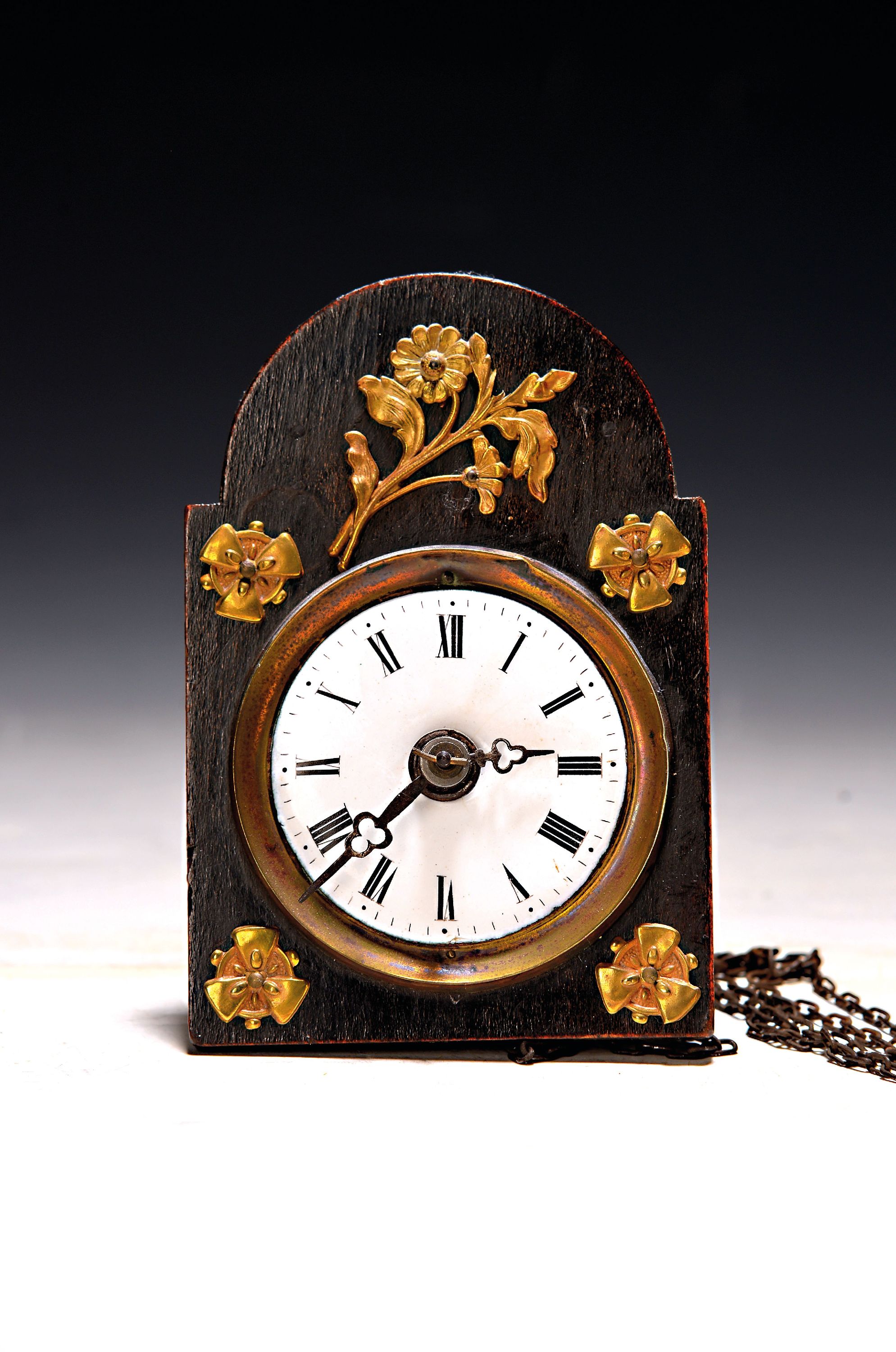 Image 27145713 - Kleine Wanduhr, sog. Jockele, um 1850/60, schwarz gefasstes Holzschild sek., mit ...