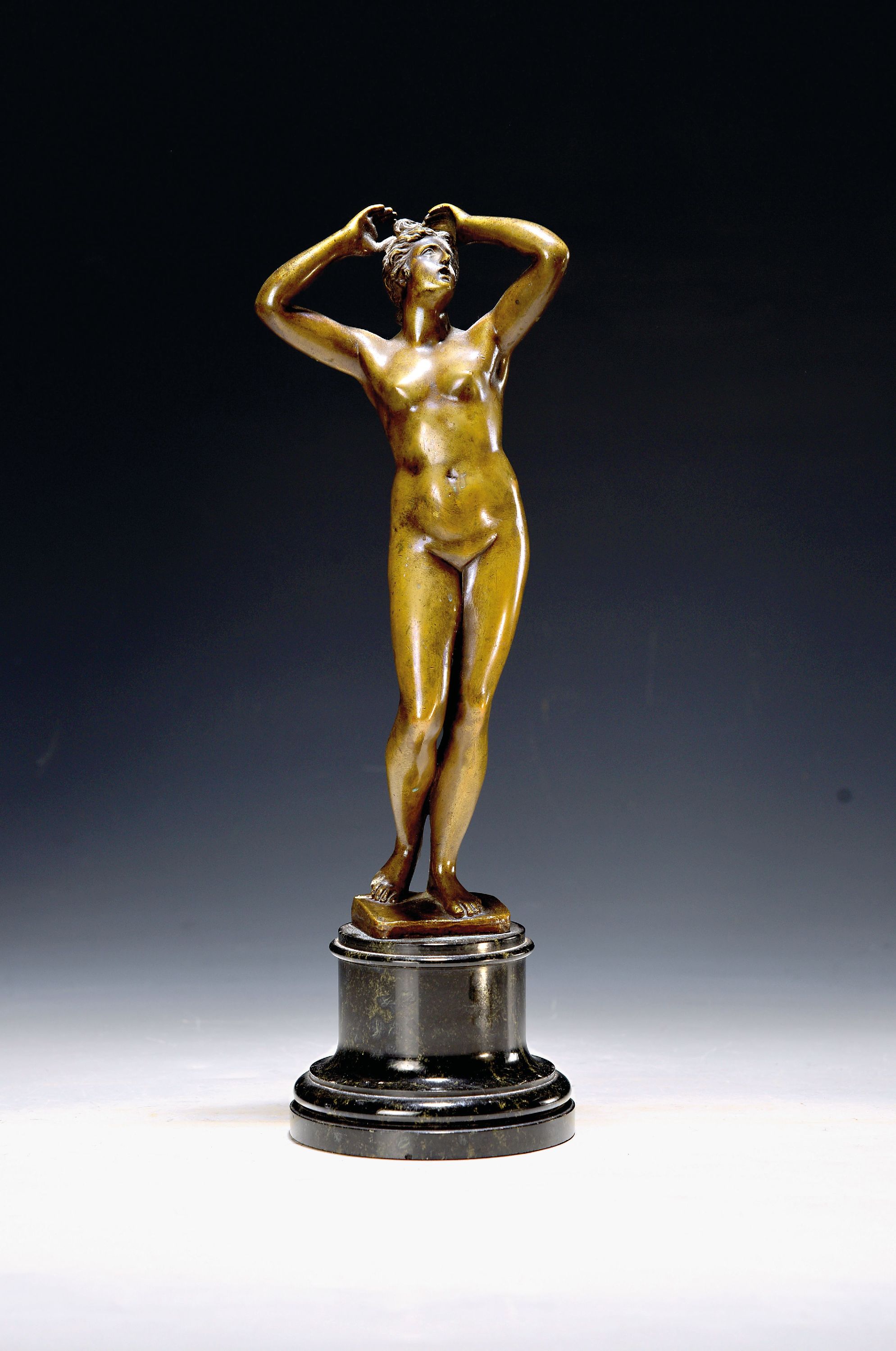 Image 27145920 - Bronzefigurine Venus, wohl Italien, um 1900, Bronze patiniert, runder Steinsockel, H. 33 ...