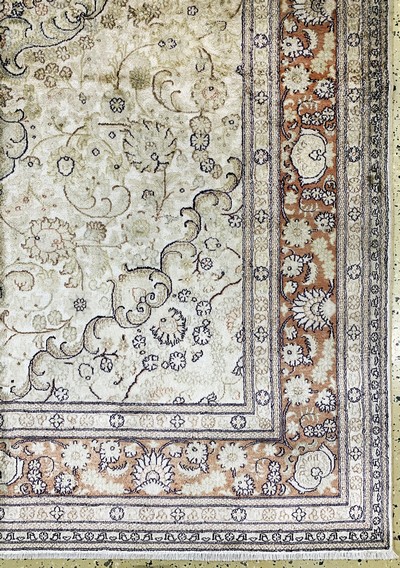 27145917a - Kaschmir Seide, Indien, Mitte 20.Jhd, reineNaturseide, ca. 240 x 154 cm, EHZ: 2 ...
