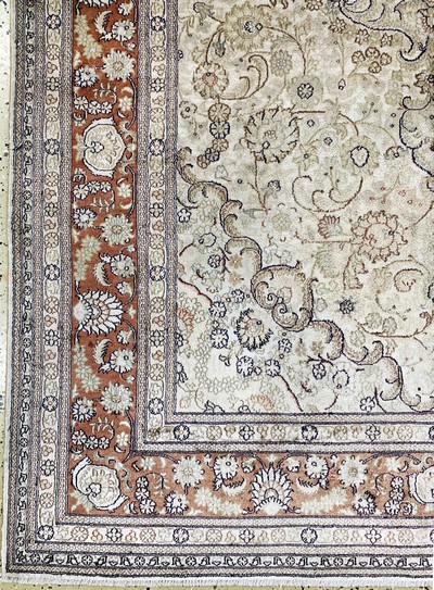 27145917b - Kaschmir Seide, Indien, Mitte 20.Jhd, reineNaturseide, ca. 240 x 154 cm, EHZ: 2 ...
