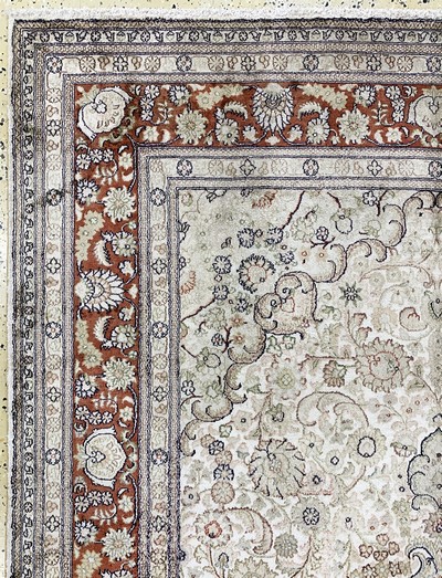27145917d - Kaschmir Seide, Indien, Mitte 20.Jhd, reineNaturseide, ca. 240 x 154 cm, EHZ: 2 ...