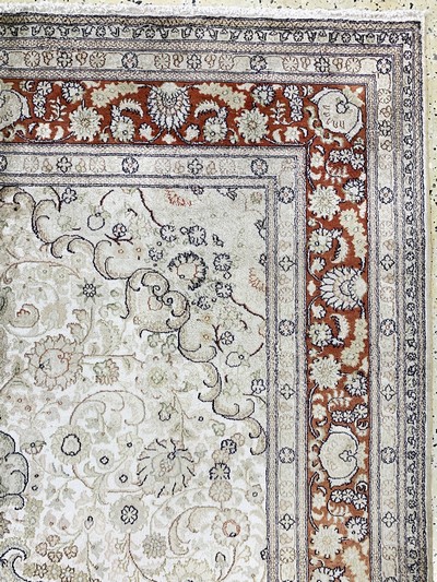 27145917e - Kaschmir Seide, Indien, Mitte 20.Jhd, reineNaturseide, ca. 240 x 154 cm, EHZ: 2 ...