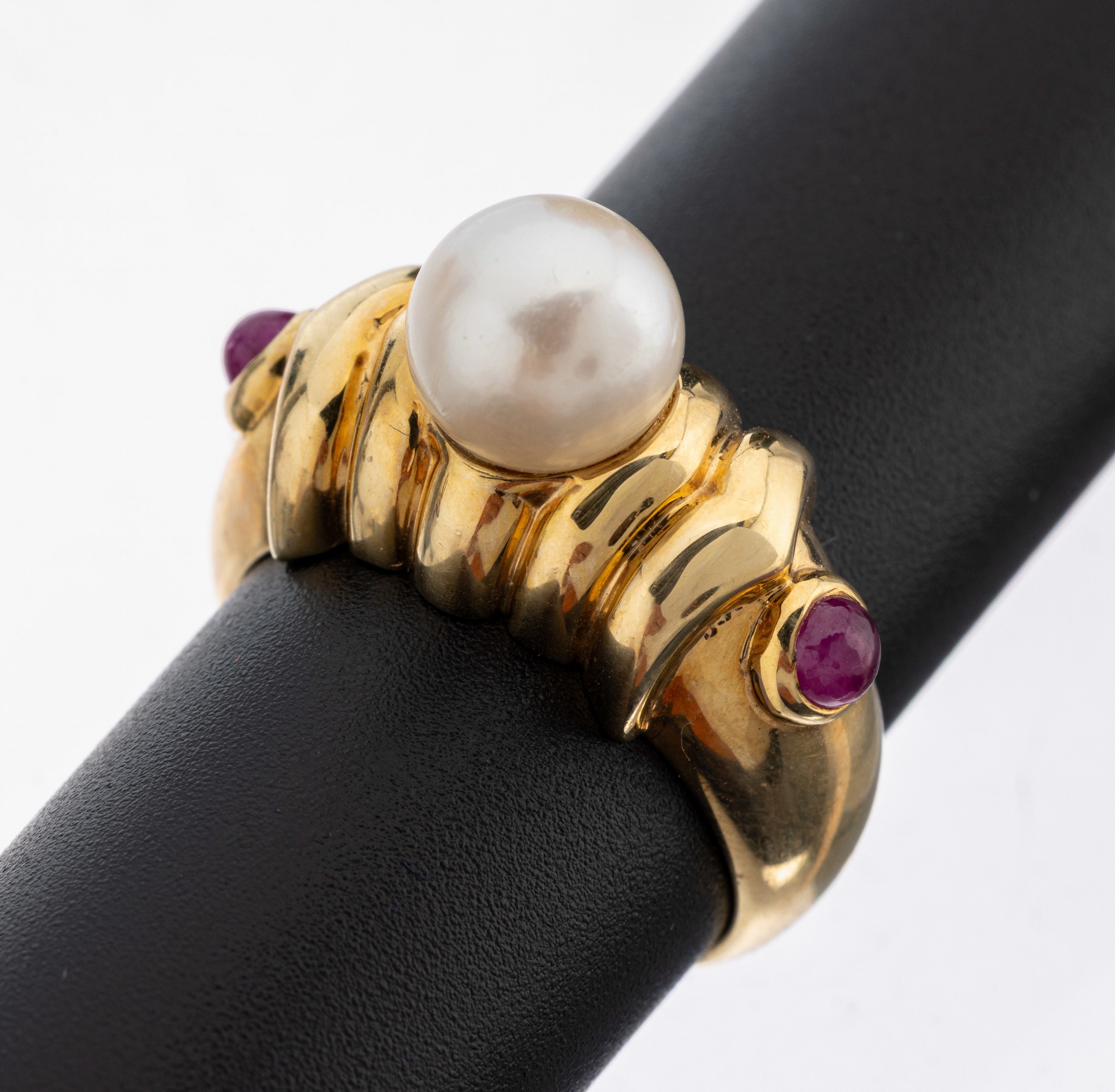 Image 27146068 - 14 kt Gold Perl-Rubin-Ring, GG 585/000, ungewöhnliches Design, mittig ...