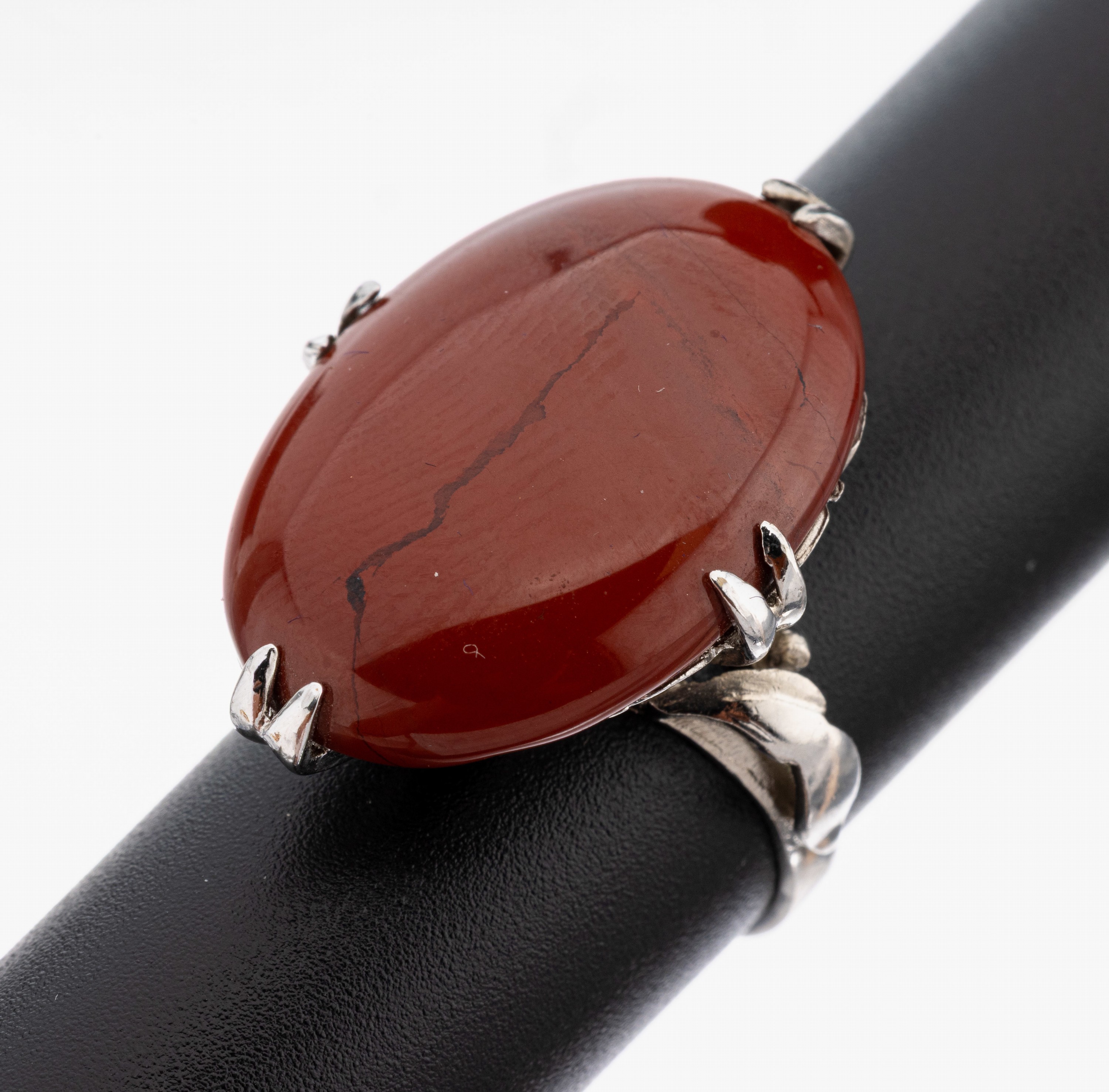 Image 27146101 - Jaspis-Ring, 925er Silber, gr. ovaler roterJaspis, Unterkaderung durchbrochen, RW 55, ...