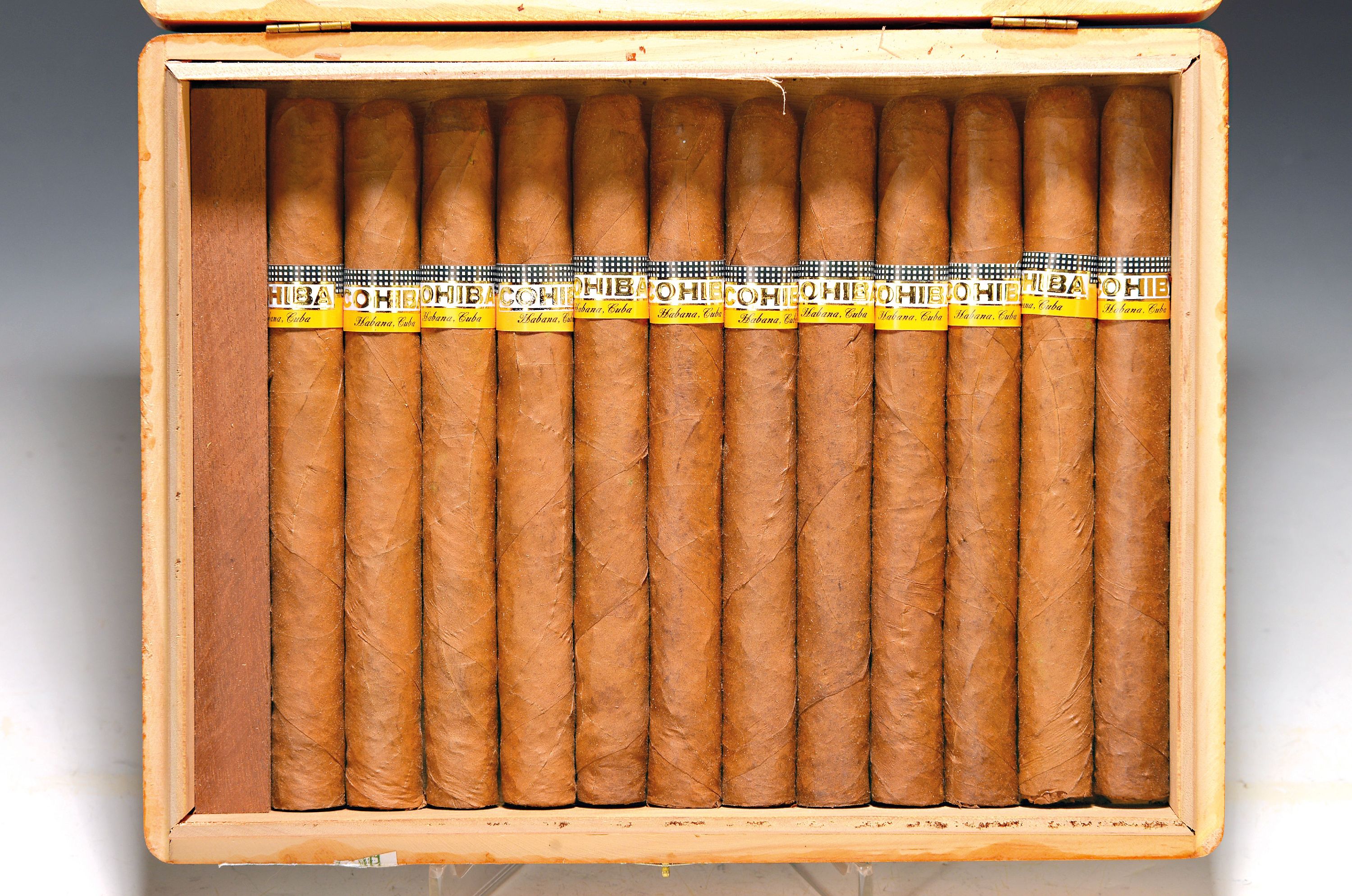 Image 27146493 - 25er-Kiste mit 19 Esplendidos, Cohiba, Havana, Kuba, sog. ´Kanzlerzigarre´, Format ...