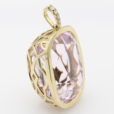 Image Anhänger mit Kunzit und Brillanten, GG 585/ 000, fac. Kunzit ca. 65.39 ct, 4 Brill. in ...