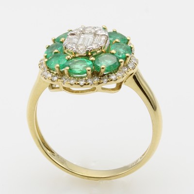 27146549a - Ring mit Smaragden, Diamanten und Brillanten, GG 750/000, 8 Smaragde zus. ca. 1.30 ct , ...