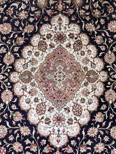 27146551d - Ghom Seide Persien, signiert´Sadeghzadeh´, Mitte 20.Jhd, reine Naturseide, ca. 349 x ...