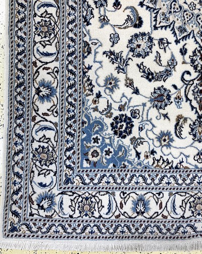 27146565b - Nain, Persien, Ende 20.Jhd, Wolle auf Baumwolle, ca. 230 x 164 cm, EHZ: 2 Schätzpreis: ...