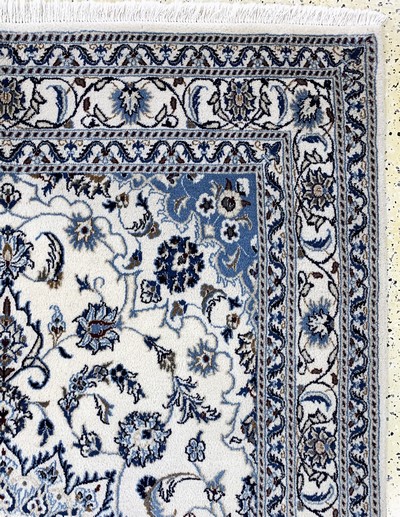 27146565d - Nain, Persien, Ende 20.Jhd, Wolle auf Baumwolle, ca. 230 x 164 cm, EHZ: 2 Schätzpreis: ...
