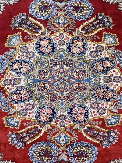 27146578d - Yazd, Persien, Ende 20.Jhd, Wolle auf Baumwolle, ca. 293 x 250 cm, EHZ: 2 Schätzpreis: ...