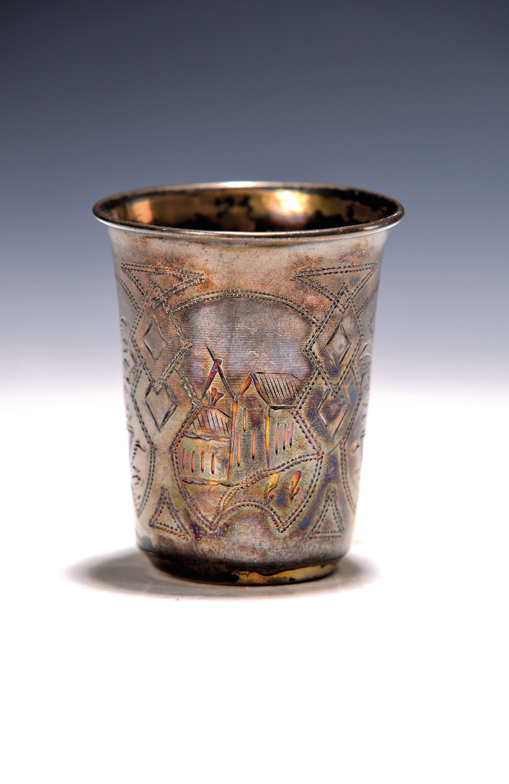 Image 27146653 - Silberbecher, Russland, Anfang 20.Jh., Silber, Ritzdekor mit 4 Bildkartuschen, ca. 47g