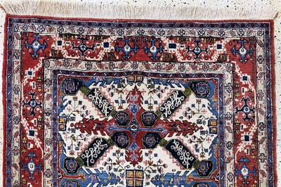27146602a - Ghom alt, Persien, Mitte 20.Jhd, Wolle auf Baumwolle, ca. 227 x 141 cm, EHZ: 2 ...
