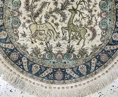 27146646b - Hereke Seide fein, China, Ende 20.Jhd, reine Naturseide, Durchmesser: ca. 95 cm, ...