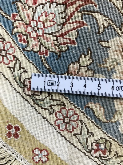 27146646d - Hereke Seide fein, China, Ende 20.Jhd, reine Naturseide, Durchmesser: ca. 95 cm, ...