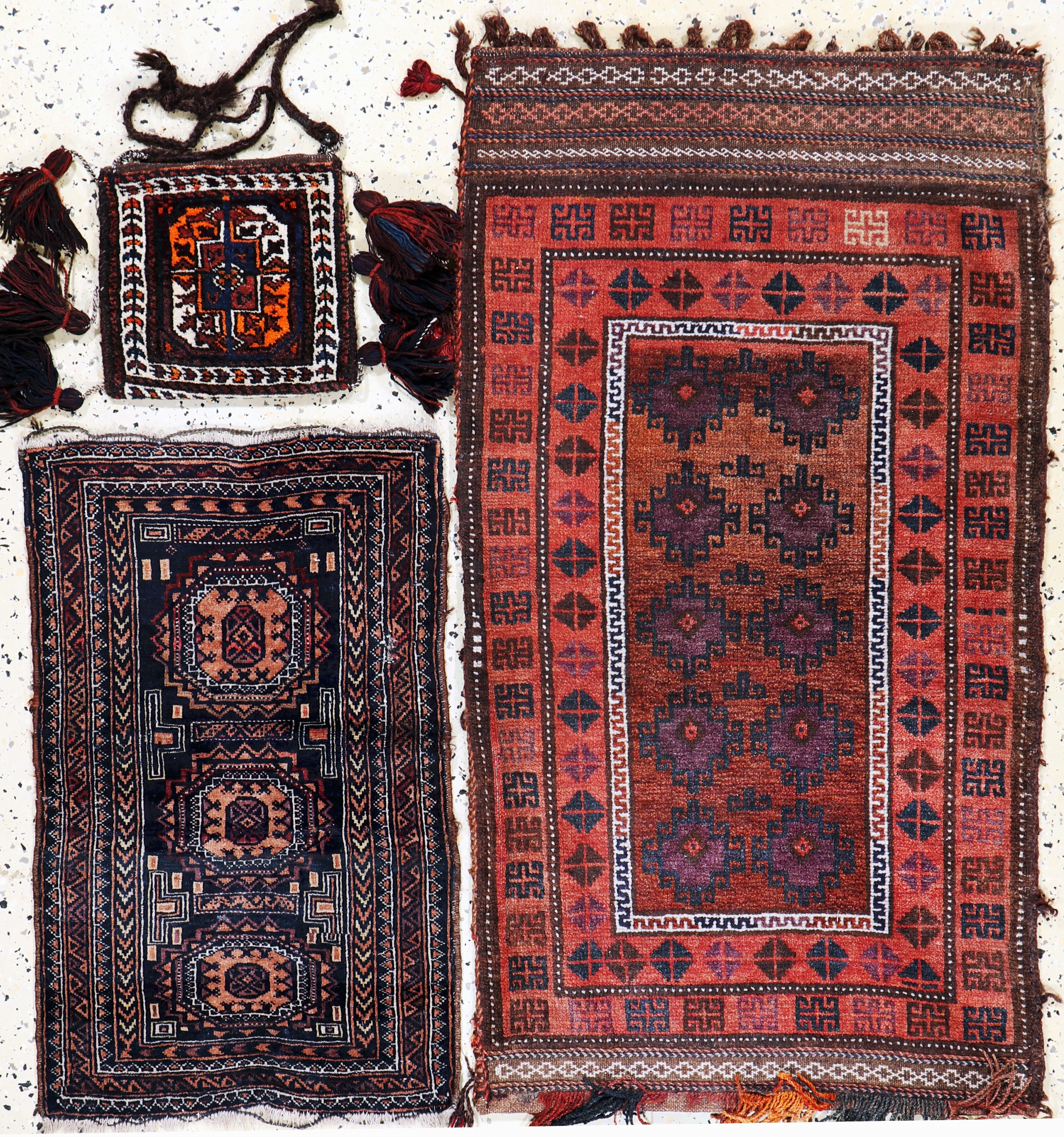Image 27146732 - 3 Lots Belutsch, Persien, Anfang 20.Jhd, Wolle auf Wolle, ca. 113 x 91 cm & ca. 73 x 45 ...