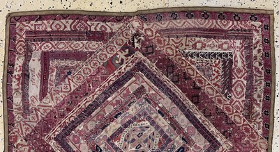 27146740a - Antike´Boghtsche´, Turkmenistan, 19.Jhd, Baumwollstickerei als Patch-Work, ca. 95 x 97 ...