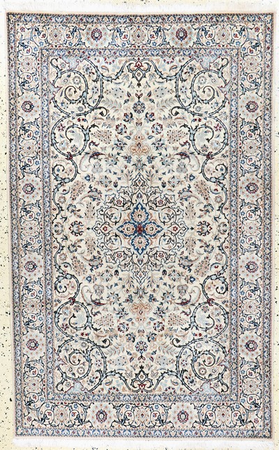 Image Nain fine(6 La), Persia, late 20th century, corkwool with silk, approx. 197 x 126 cm, ...