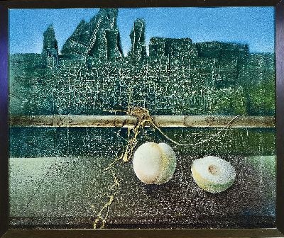 27146786k - Klaus Heinrich Keller, 1938-2018, surrealistische Komposition mit weißem Pfirsich, ...