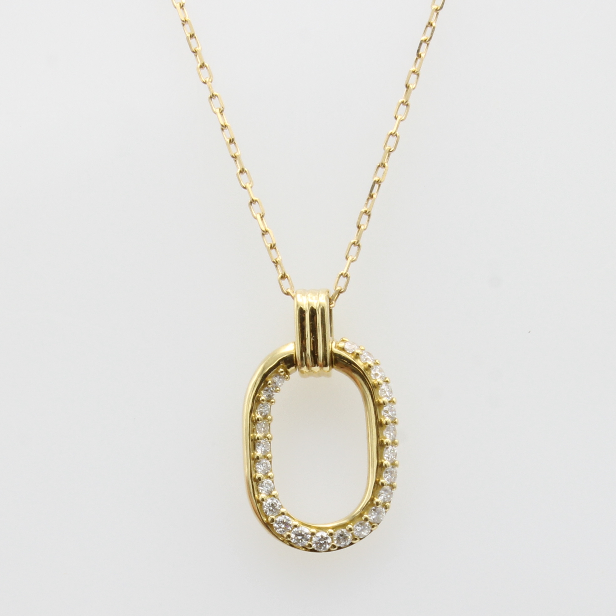 Image 27146811 - Anhänger mit Brillanten an Kette, GG 750/000, ovaler Anhänger z.T. auch innen bes. m. ...