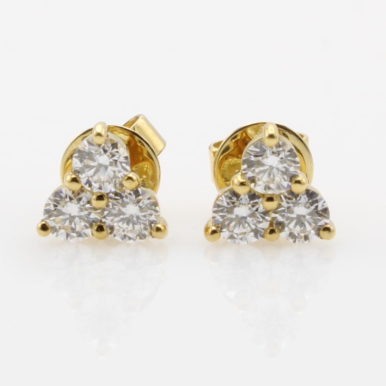 Image 27146839 - Paar Ohrstecker mit Brillanten, GG 750/000, 6 Brill. zus. ca. 0.66 ct TW-Weiß/si