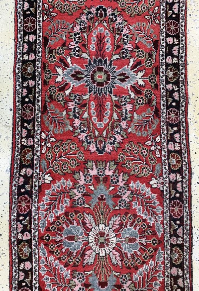 27147063c - Sarogh alt, Persien, Mitte 20.Jhd, Wolle auf Baumwolle, ca. 610 x 82 cm, EHZ: 2 ...