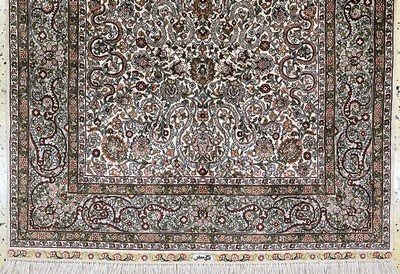 27147079b - Hereke Seide fein, China, Ende 20.Jhd, reine Naturseide, ca. 160 x 92 cm, ca. 1,0 Mio. ...