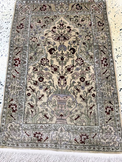 27147083d - Hereke Seide fein signiert, Türkei, Mitte 20.Jhd, reine Naturseide, ca. 90 x 60 cm, ...
