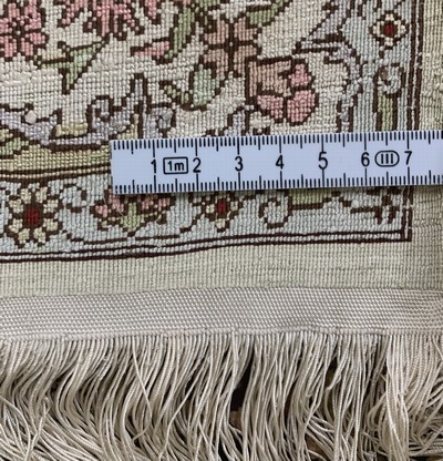 27147083e - Hereke Seide fein signiert, Türkei, Mitte 20.Jhd, reine Naturseide, ca. 90 x 60 cm, ...