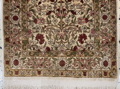27147090b - Hereke Seide fein signiert, Türkei, Mitte 20.Jhd, reine Naturseide, ca. 57 x 42 cm, ...