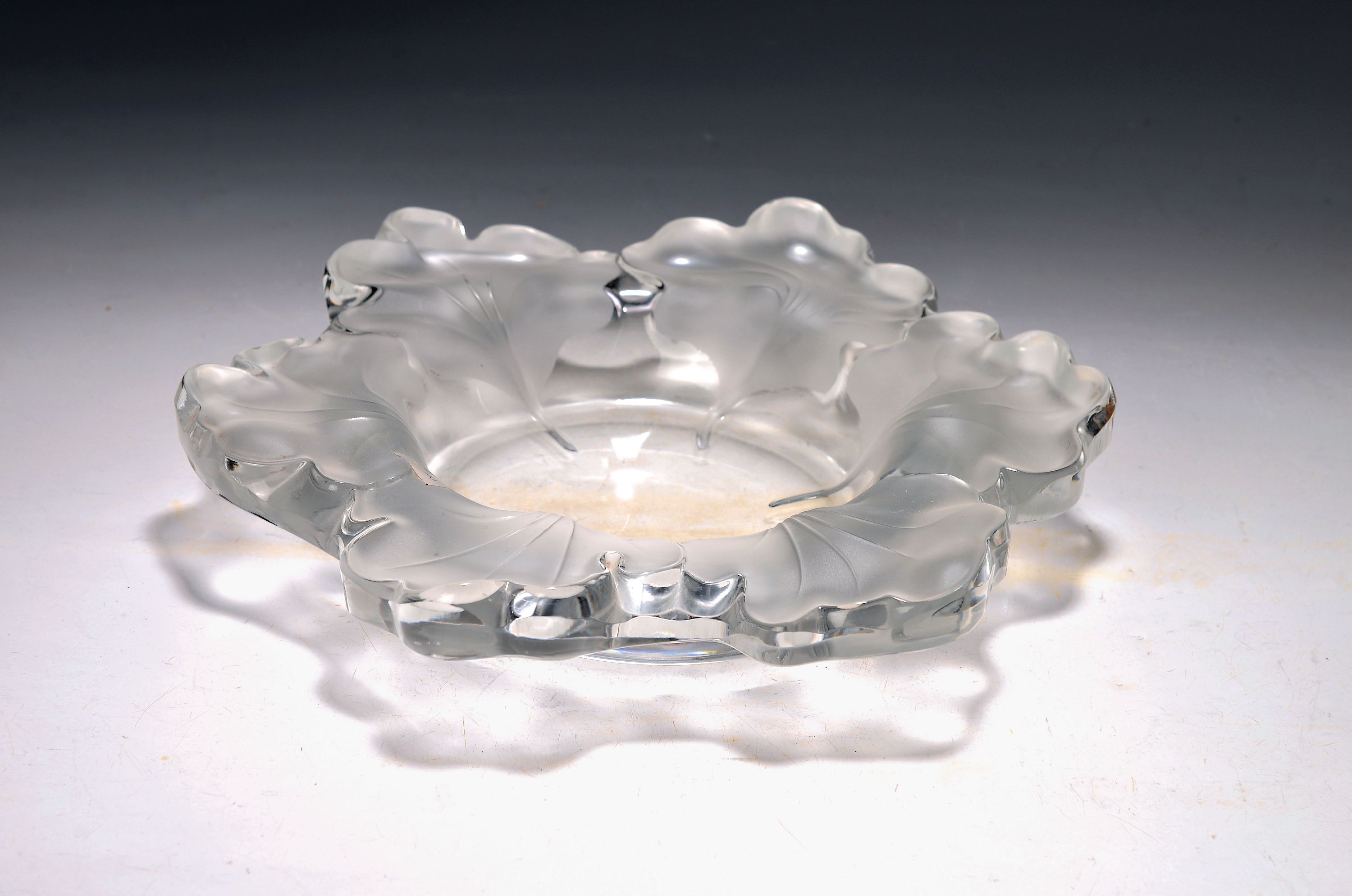 Image 27147102 - Schwere Schale, Lalique France, 20. Jh., dickwandiges Formglas mit reliefierten ...