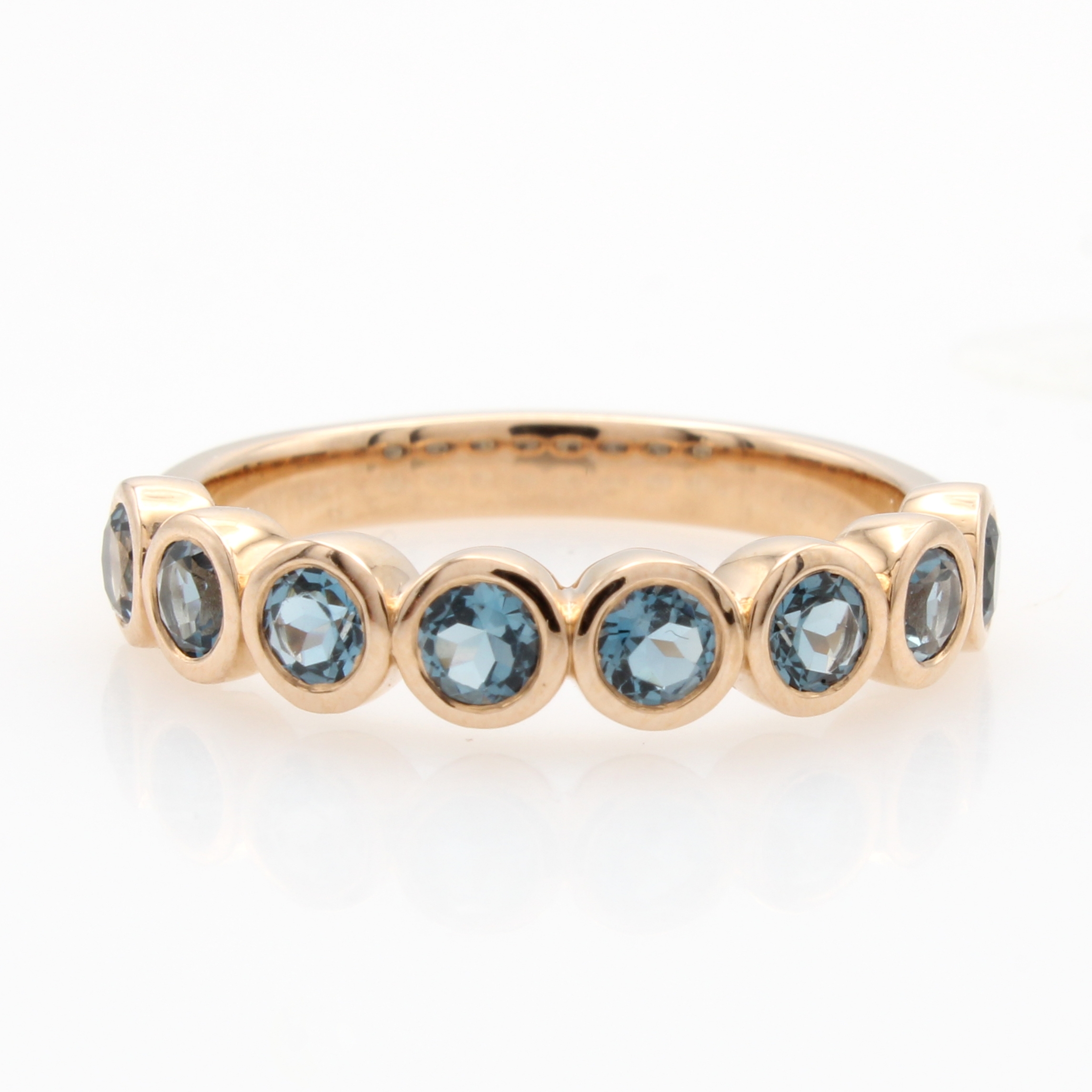 Image 27147153 - Ring mit Blautopasen, RG 585/000, 8 Topase (beh.) in Zargenfassungen, RW ca. 56 ...